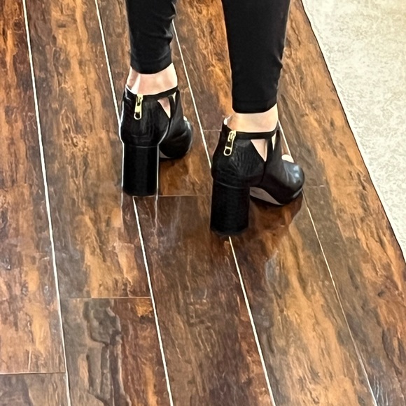 Louise et Cie Block Heeled Leather Peep Toe Booties - Picture 8 of 11